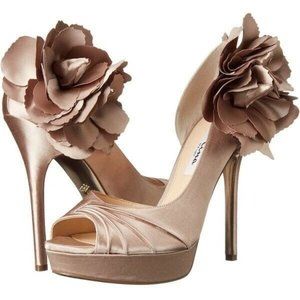NIB Peep Toe Satin Platform Pump